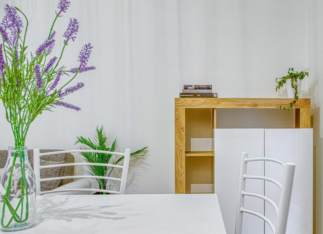 Apartmán Joivy Warm And Inviting Flat With Balcony Milán Exteriér fotografie